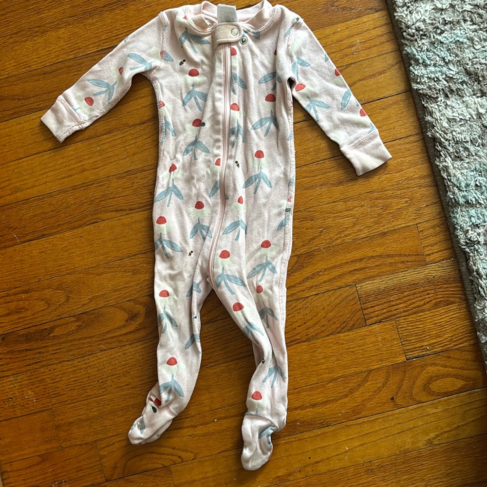 Hanna Andersson footed pajamas 6-12 months